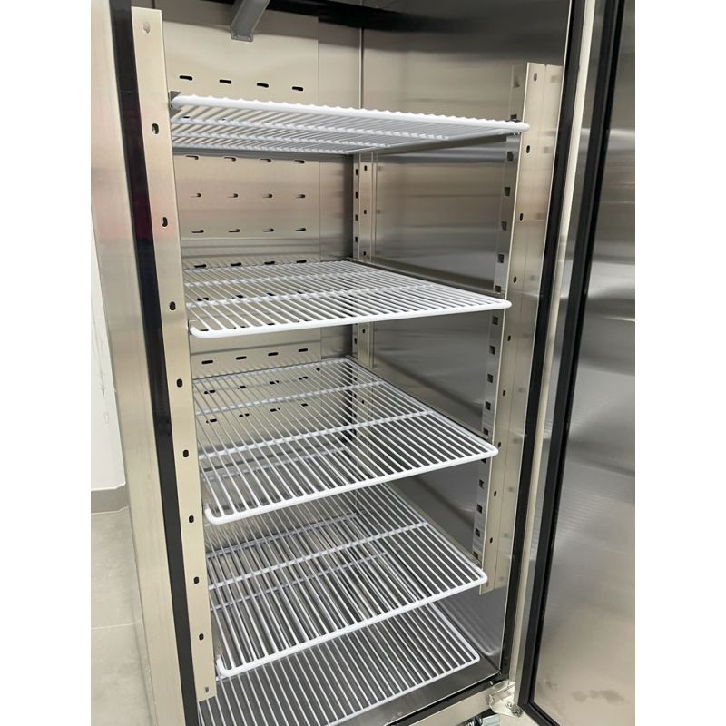UNIFROST F700SVN Single Door Freezer